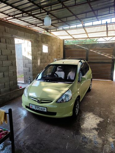 машина спортивная: Ассалам алейкум honda fit 2004 год объём 1.3 мотор коробка идеал и