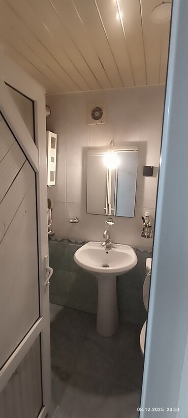 Uzunmüddətli kirayə mənzillər: 3 otaqlı mənzil – mətbəx və sanitar qovşaqla Planlama: - Açıq — 1