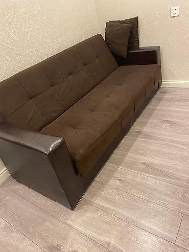Qəhvəyi rəngdə 3 nəfərlik divan - Rəng: tünd qəhvəyi - Material