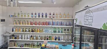 сдаю точку: Сдаётся готовое помещение под торговлю с действующими витринами и — 2