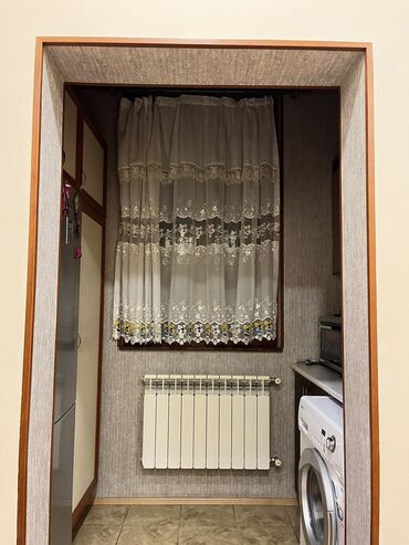 Uzunmüddətli kirayə evlər: Ev 4 otaq,mətbəx,koridor və tualet hamamdan ibarətdir.Şəxsi əşyalar — 8