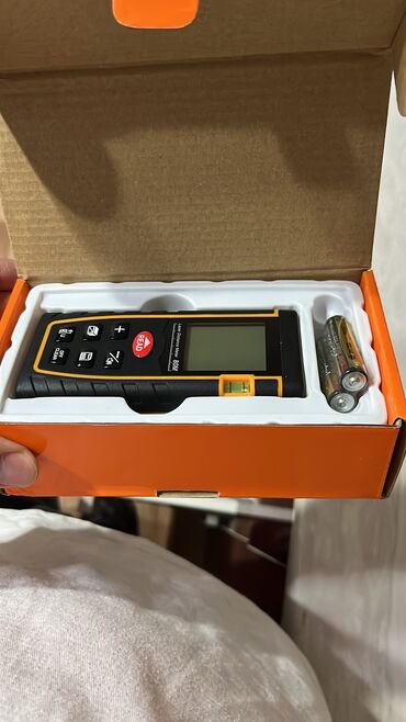 Рулетки и дальномеры: Лазерные измерители длины Рулетка с уровнем SNDWAY 40 метров - 3000 — 9