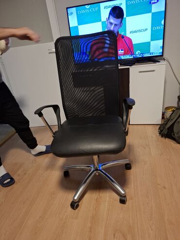 emmezeta stolice za sminkanje: Ergonomic, color - Black, Used