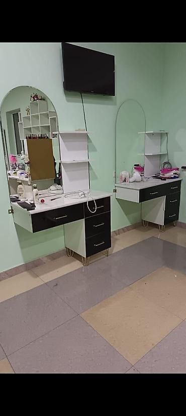 berber masası: 📢 Satılır: Gözəllik salonu üçün mebel dəsti – 250 AZN Salon üçün — 1