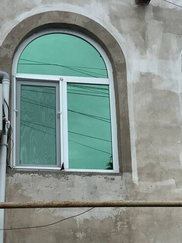 Barmaqlıqlar: 5 ədəddir 3-ü yaşıl pəncərə 2-si ağ rəngdədir Uzunluğu 1.80sm,en