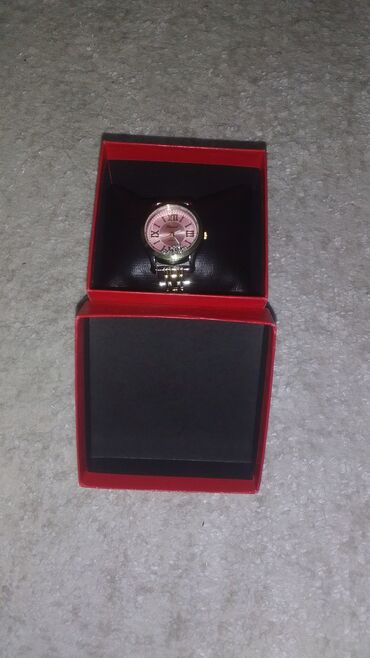 fossil часы: Женские наручные часы в подарочной коробке. - Кварцевый механизм. -