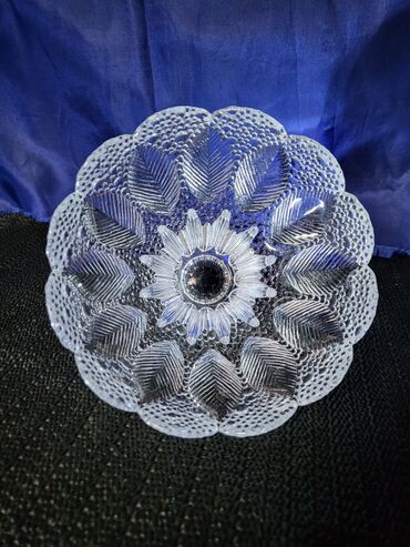 Činije: Bombonijera nova kristal,led kristal nemacka 80te na lalafo.rs — 1 Činije: Bombonijera nova kristal,led kristal nemacka 80te — 1