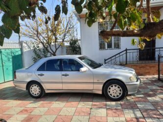 Mercedes-Benz: Mercedes-Benz C 240: 2.4 l | 2000 il Sedan — 2