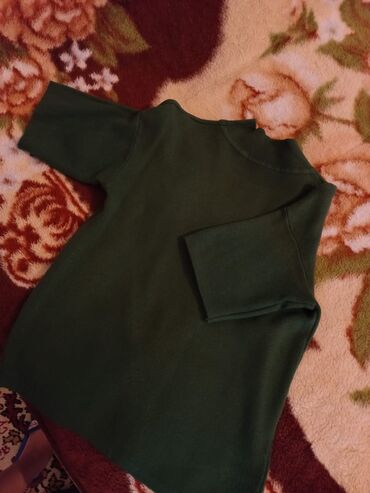 женские длинные кофты: Qadın üçün qısaqol sviter/bluza - Rəng: tünd yaşıl - Dizayn: sadə və