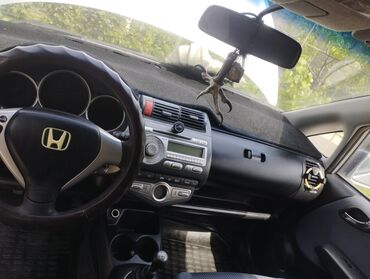 стрим 2006: Honda Jazz: 2006 г., 1.4 л, Механика, Бензин, Хэтчбэк