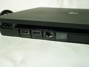 PS4 (Sony Playstation 4): U ponudi je Sony PlayStation 4.
Konzola je najnoviji SLIM model — 9