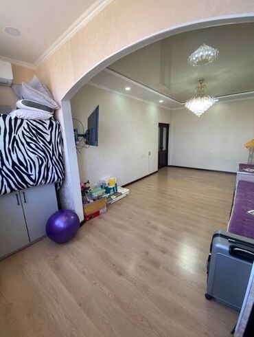 Продажа квартир: 3 комнаты, 57 м², 106 серия, 1 этаж, Евроремонт