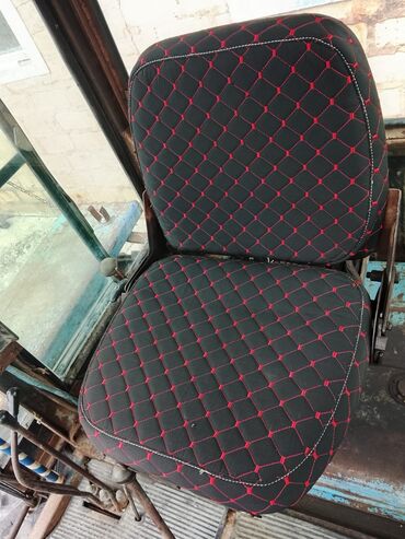 Traktorlar: Kənd təsərrüfatı üçün tək kabinalı təkərli traktor Xüsusiyyətlər: - — 13