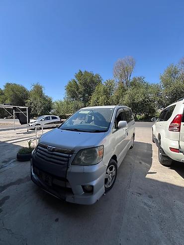 рага авто: Toyota Noah: 2003 г., 2 л, Автомат, Бензин, Вэн/Минивэн — 2