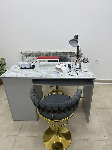 manikur kreslosu: Düz masa, Siyirməsiz, Polkalı — 2