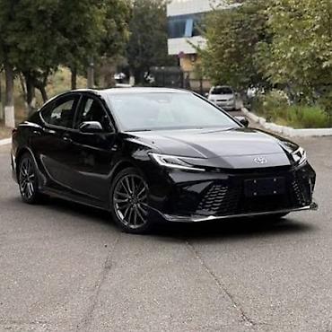 машина 2025: Toyota Camry: 2026 г., Гибрид — 1