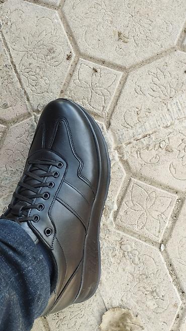 kisi pencekleri: ✅Kişi ayaqqabıları təmiz dəridən içi padoşdu 👟💸 — 2