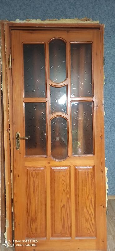 şpon: Taxta otaq qapısı – şüşəli dizayn - Material: təbii ağac (şpon yox — 1