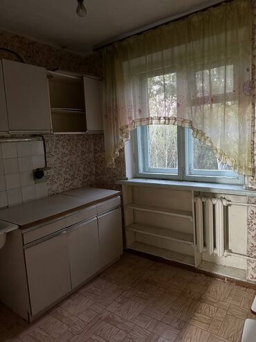 3 комнатная квартира асанбай: 3 комнаты, 52 м², 104 серия, 3 этаж, Старый ремонт