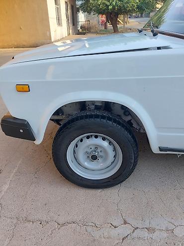 VAZ (LADA): VAZ 2107 sedan – klassik ağ rəngdə, 4 qapılı, arxaötürücülü. Texniki — 14