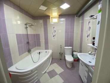 Otaqların satışı: Satılır: tam mebelli 3 otaqlı mənzil/interyer paketi - Geniş zal: 8 — 10