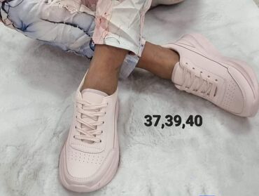 Women's Sneakers and athletic shoes: 41 na lalafo.rs — 9 Women's Sneakers and athletic shoes: 41 — 9