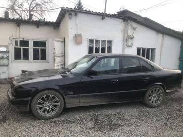 машина на час: BMW 5 series: 1991 г., 2 л, Механика, Бензин, Седан