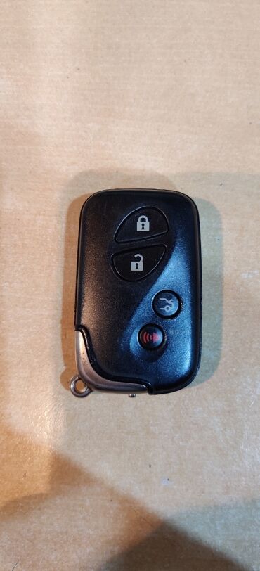 Аксессуары для авто: Продам оригинальный смарт ключ с кнопками центрального замка для