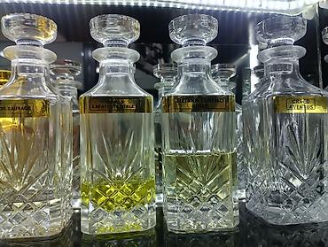 Ətriyyat: • Paco Rabanne – Invictus • Mancera – Red Tobacco • Rosendo Mateu – — 9