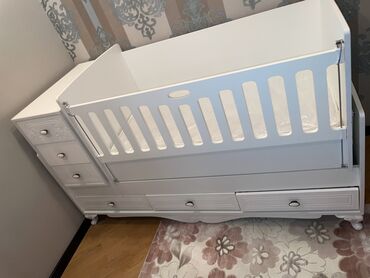 Beşiklər: Oğlan və qız üçün, Yeni, Dördbucaq, Beşik, Matras ilə, Yellənmə mexanizm ilə — 6