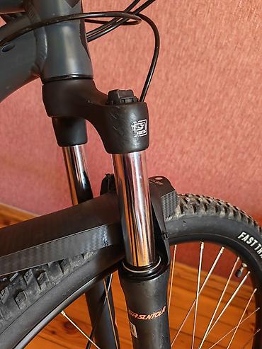 bravoda velosiped: Specialized Rockhopper dağ velosipedi - Çərçivə: Specialized — 6