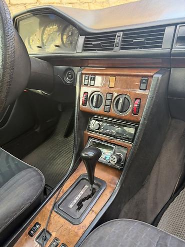 meqan 2: Mercedes-Benz W124: 2.5 l | 1992 il Sedan — 5