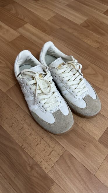 обувь адидас: Кроссовкалар, 37, Adidas, Жаңы, түсү - Саргыч боз, Өзү алып кетүү