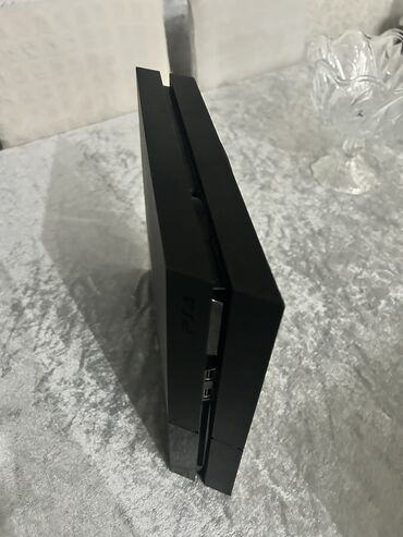 купить playstation 4: Ps4 satiram ideal veziyyetdedi 12 ci versiyadi 1 pultla satilir
