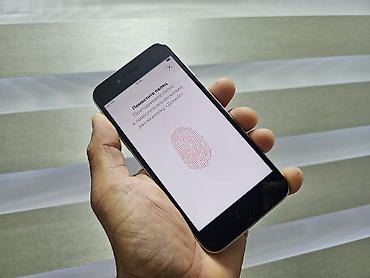 Apple iPhone: IPhone SE, Б/у, 64 ГБ, Белый, Защитное стекло, 76 % — 13