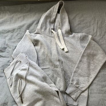 короны для девочек: Мужской спортивный костюм, S (EU 36), M (EU 38), PULL&BEAR, Б/у, цвет - Серый, Самовывоз, Платная доставка