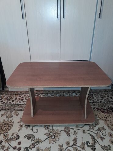 придиванный столик: Журнальный стол, Б/у, Овальная, С колесиками, цвет - Коричневый