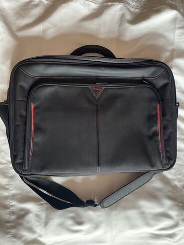 sport çanta: Komputer çantası 1 neçe defe istifade olunub. Seliqeli saxlanilib. Heç