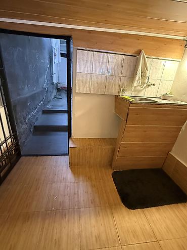 Otaqların günlük kirayəsi: Kirayə verilir: geniş və rahat mansard tipli otaq Xüsusiyyətlər: - — 7