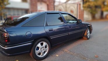 Opel: Opel Vectra A liftback (5 qapı), tünd mavi rəng. Texniki — 3