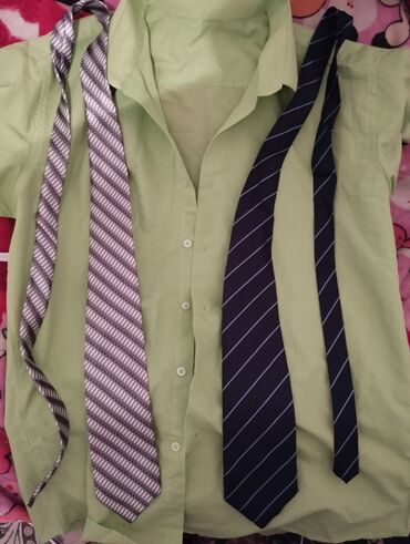 одежда обмен: Хорошие, итальянские галстуки, широкие. Синий и Серебристый. Возможен