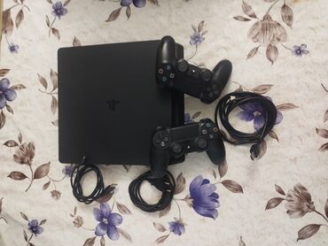 vector robot qiymeti: Ps4 SuPeR VəZiYyəTDə. iÇinDə HaZıR oYunLar VaR. PeS25 FiFa 25.19.20