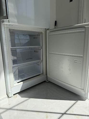 iphone 13 ekran: Hotpoint-Ariston iki qapılı soyuducu (alt kamerada dondurucu) - Rəng — 6