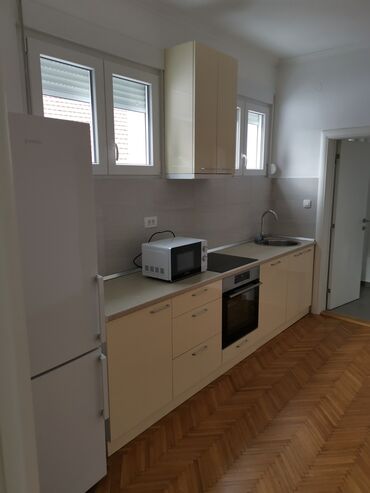 Kuće na prodaju: 114 kv. m, 4 sobe — 5