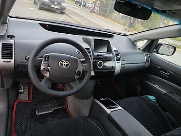 prius qranat: Toyota Prius (2-ci nəsil) hibrid hetçbek - Rəng: qırmızı - Kuzov: 5 — 3