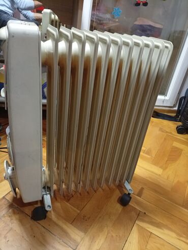 Uljani radijatori: Ulje­ni radijator Midea sa 12 rebara i ispravnim ventilatorom - Tip — 2