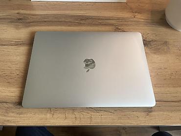 Ноутбуки Apple (MacBook): Продается MacBook Air 13" (M1, 2020) — цвет Silver. Состояние корпуса — 2