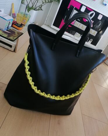 crni sako: Savršena torba sa ukrasnim kaišem, boje kivija. Unikat model. Uvoz