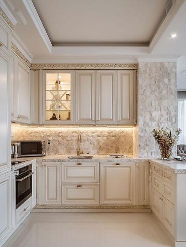 Кухонные гарнитуры: Кухонный гарнитур в современном стиле, выполненный в светлых тонах. Он — 8