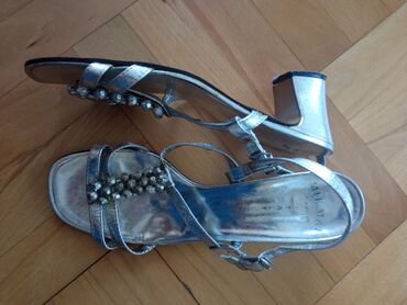 srebrna haljina i cipele: Sandale, 37